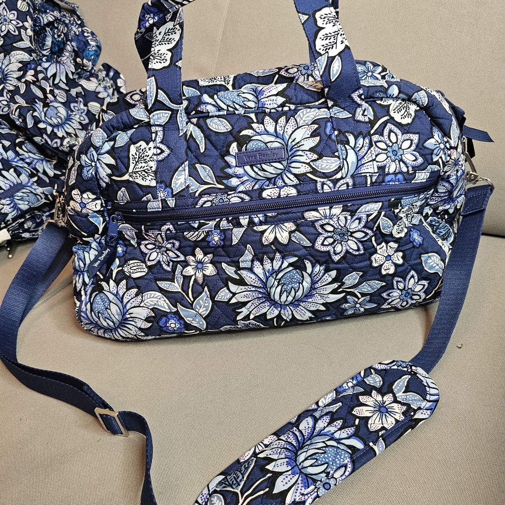 Vera Bradley Navy Blue Floral Quilted Travel Bag - Picture 3 of 16